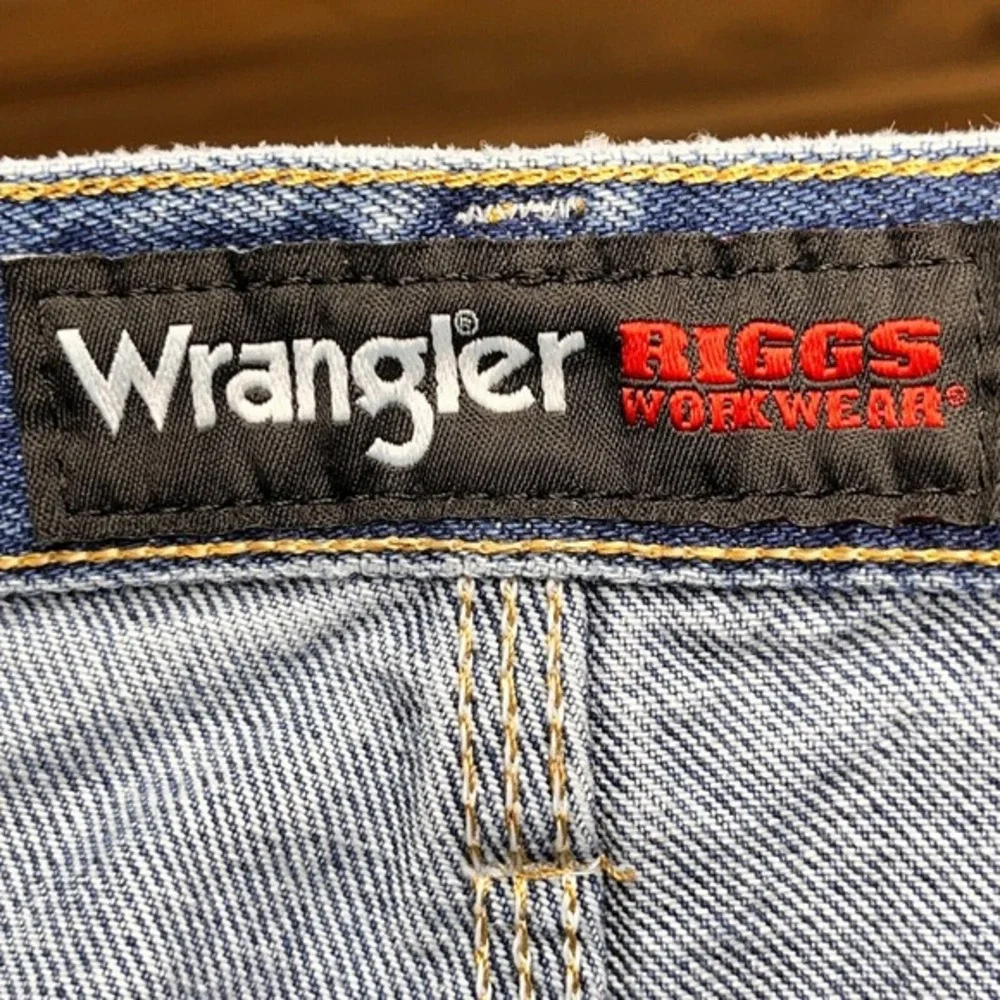 Wrangler Jeans Men's 42 X 30 Blue 100% Cotton 5 Pockets Straight Leg Zip Fly‎
